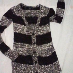 2 pocket button up sweater by Rue 21 sz medium BLK/static